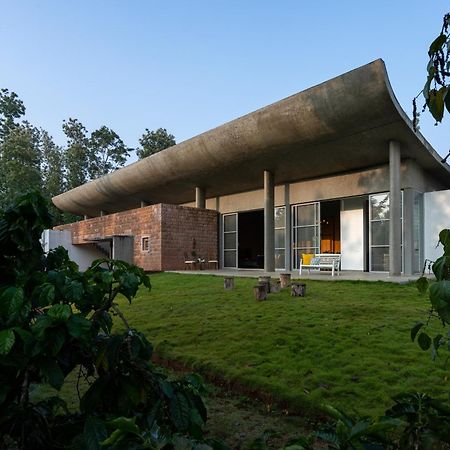 Saffronstays Cafella- A 3-Bdr Elliptical-Roof Villa In Chikmagalur Mudigere Eksteriør billede