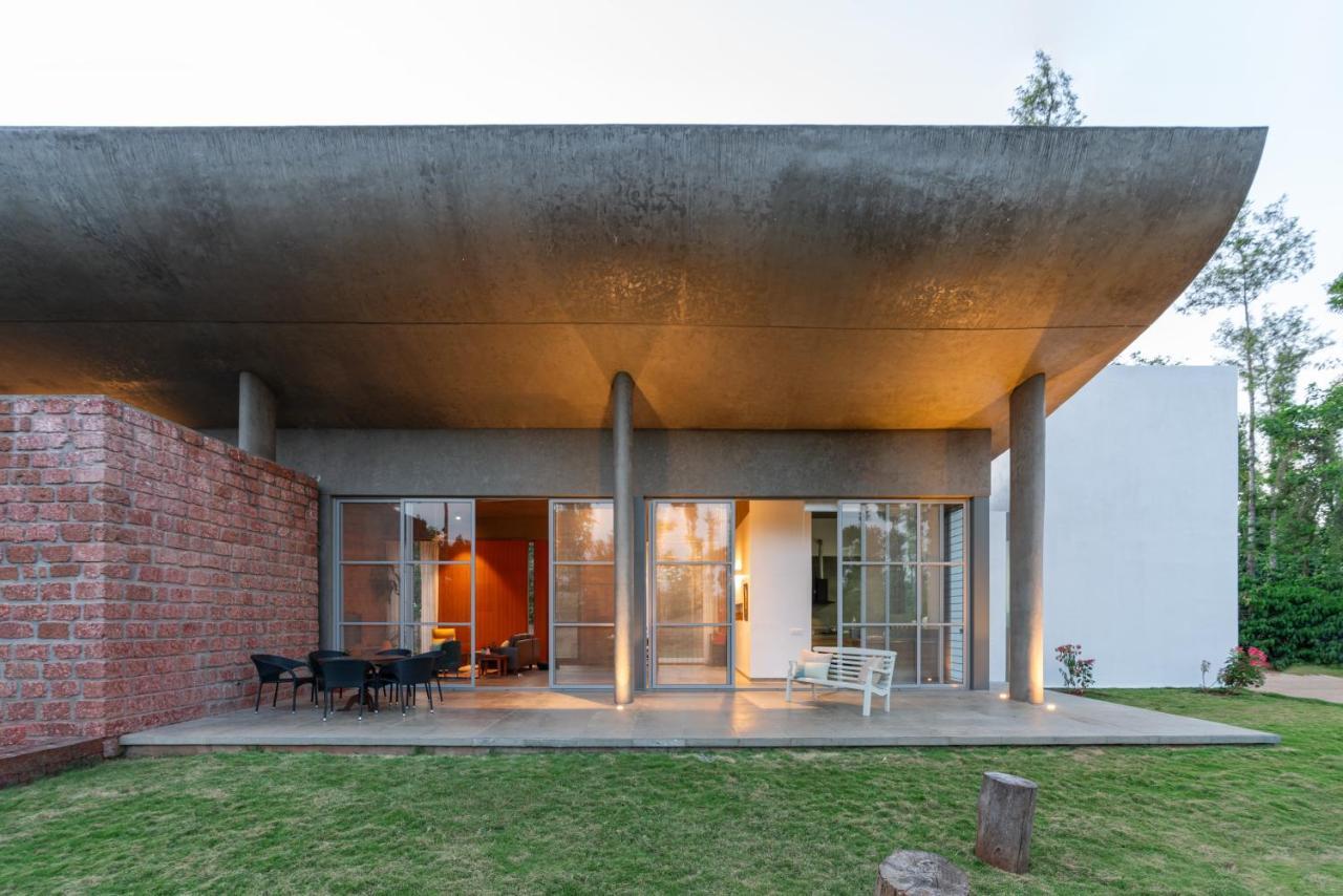Saffronstays Cafella- A 3-Bdr Elliptical-Roof Villa In Chikmagalur Mudigere Eksteriør billede