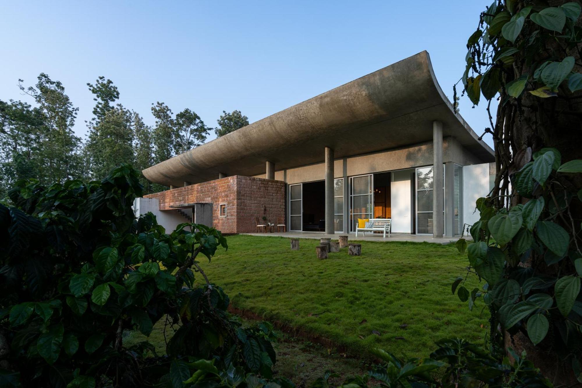 Saffronstays Cafella- A 3-Bdr Elliptical-Roof Villa In Chikmagalur Mudigere Eksteriør billede